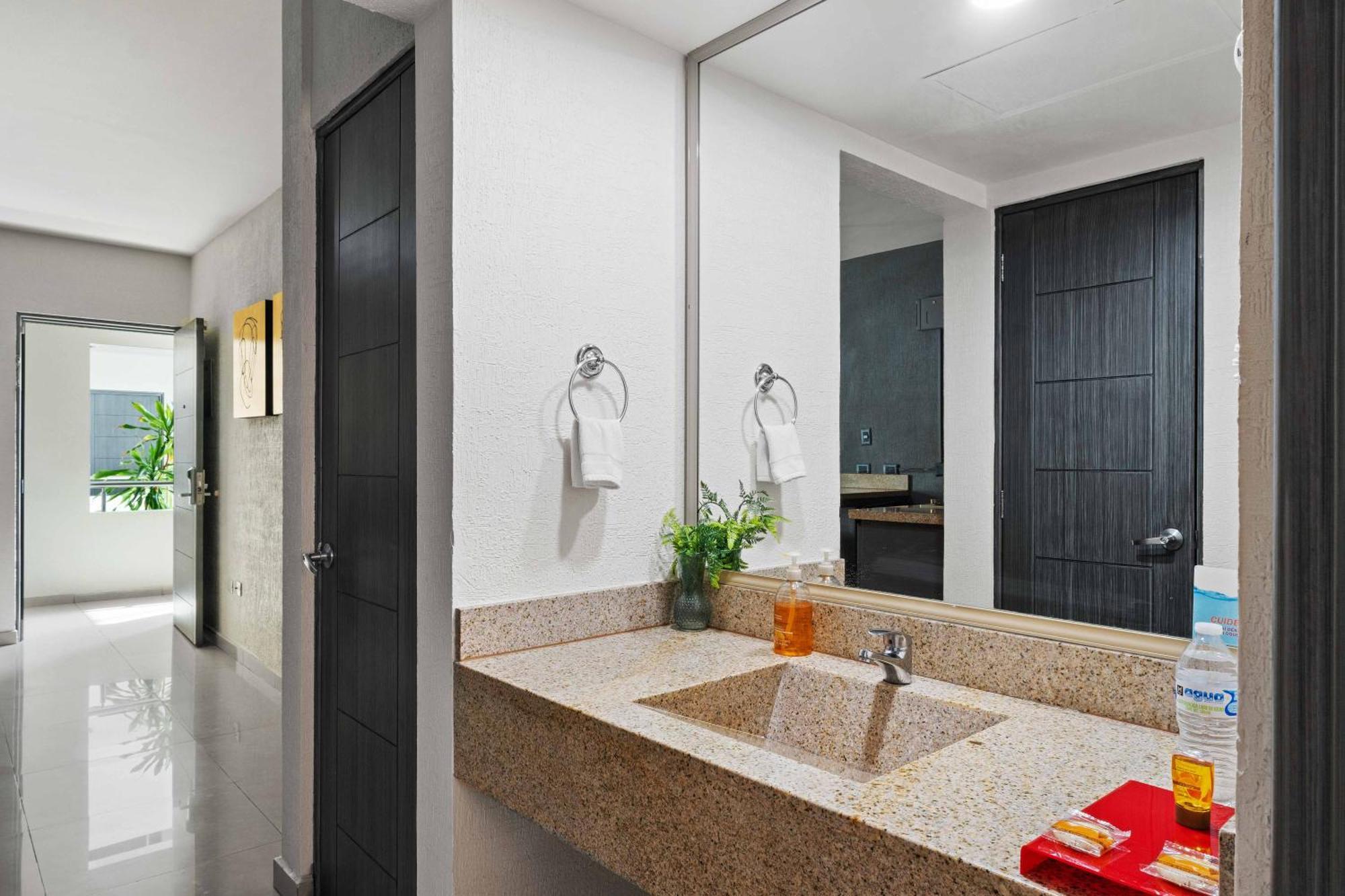 Homesuites Zaragoza Culiacán Exterior foto